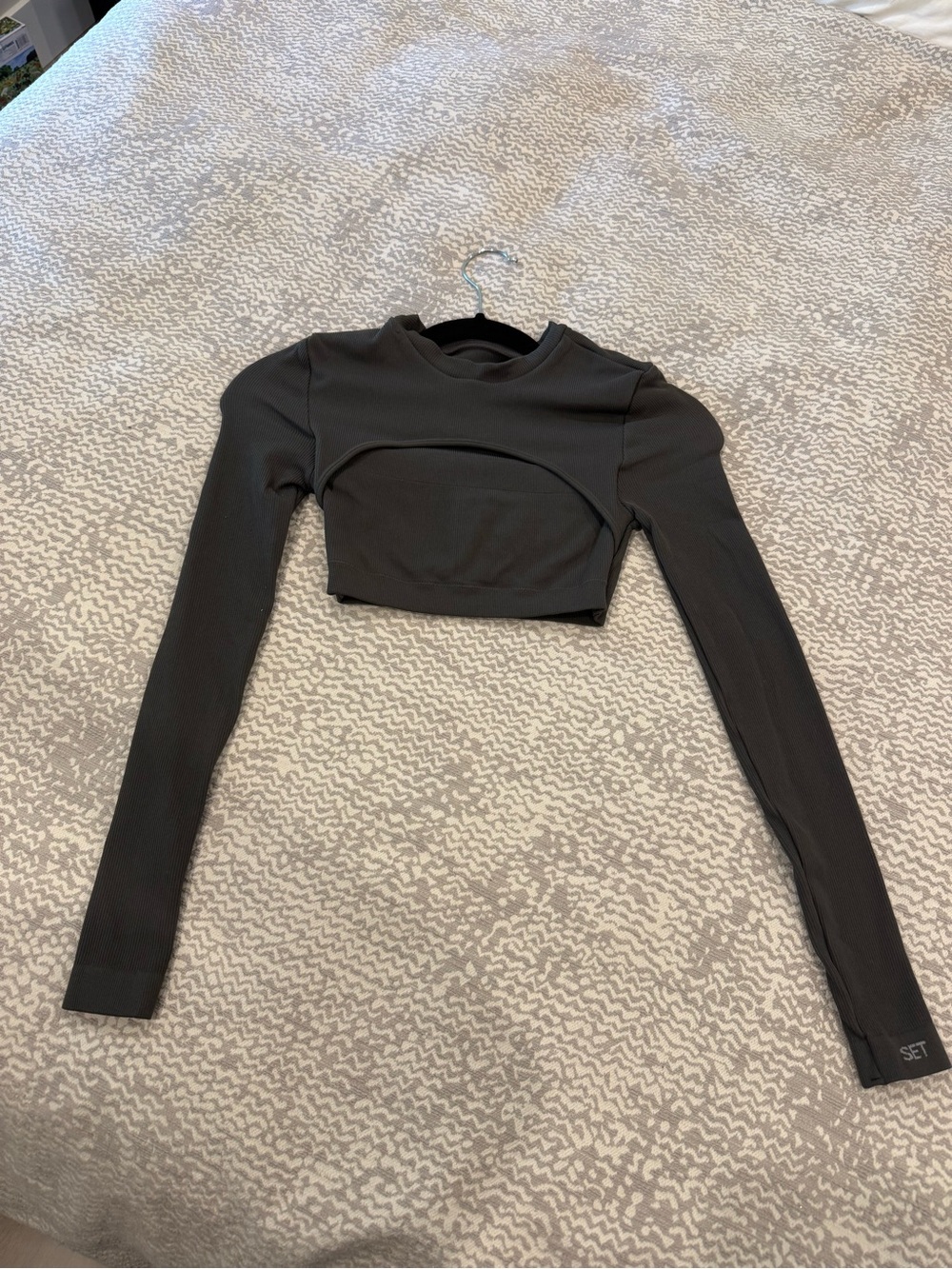 SET Active Black Long-Sleeve Cropped Performance Top
